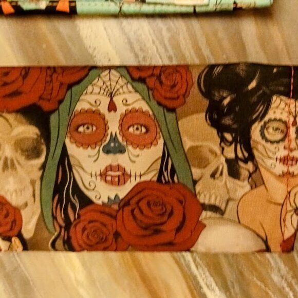 Nwt Snap closure Tri-fold Wristlet Wallets with Zippers Cats Bats Leaves Western - Picture 3 of 16